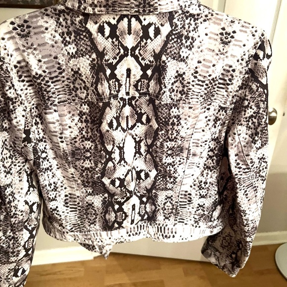 Bar III Stretch Snake Skin Denim Jacket Cropped Sz Large. - Picture 4 of 6